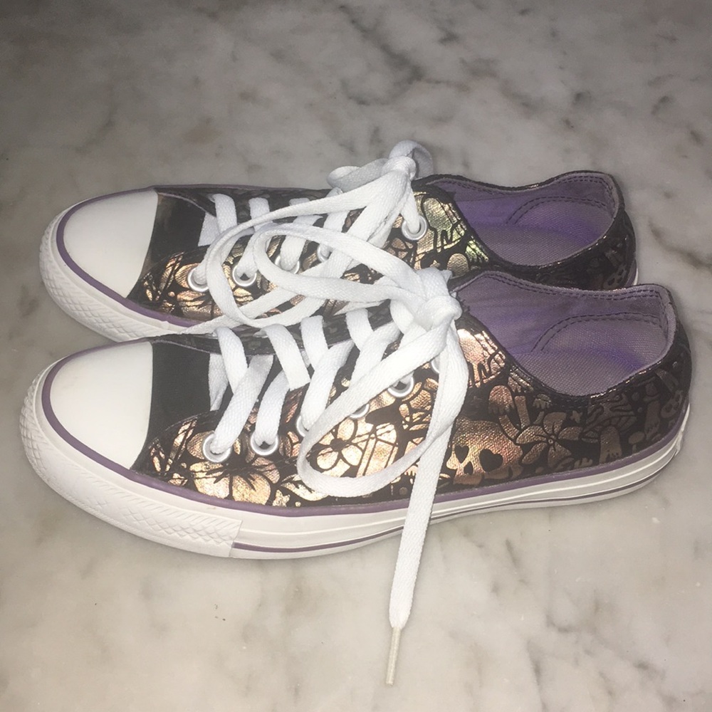 Converse Women’s Low Tops Skull Metallic 7 M EUC - Picture 4 of 8
